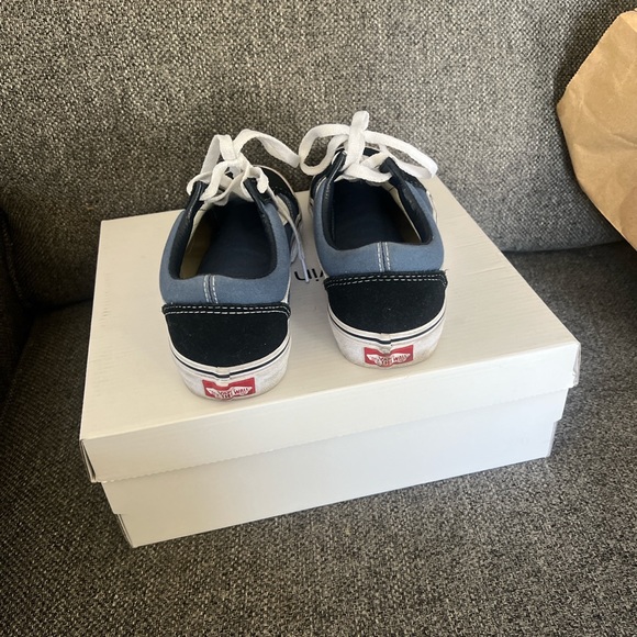 Vans - Picture 5 of 7